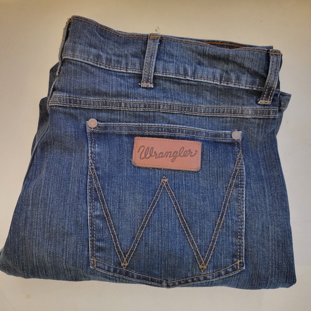 Wrangler Retro Relaxed Boot Western Country Cowboy Jeans Men Size 38x31 Blue